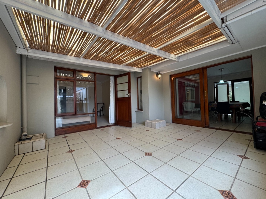 Bedroom Property for Sale in Signal Hill Western Cape